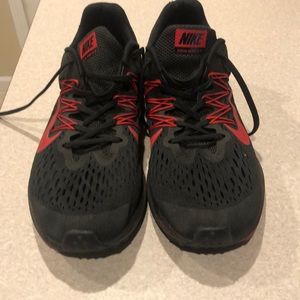 Men’s NIKE tennis shoes